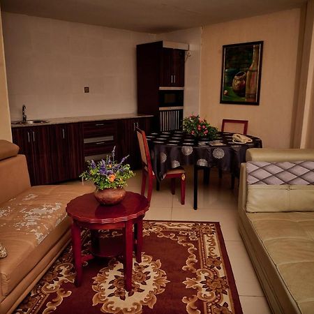 Barcelona Hotels, Abuja Mobushipe Екстериор снимка