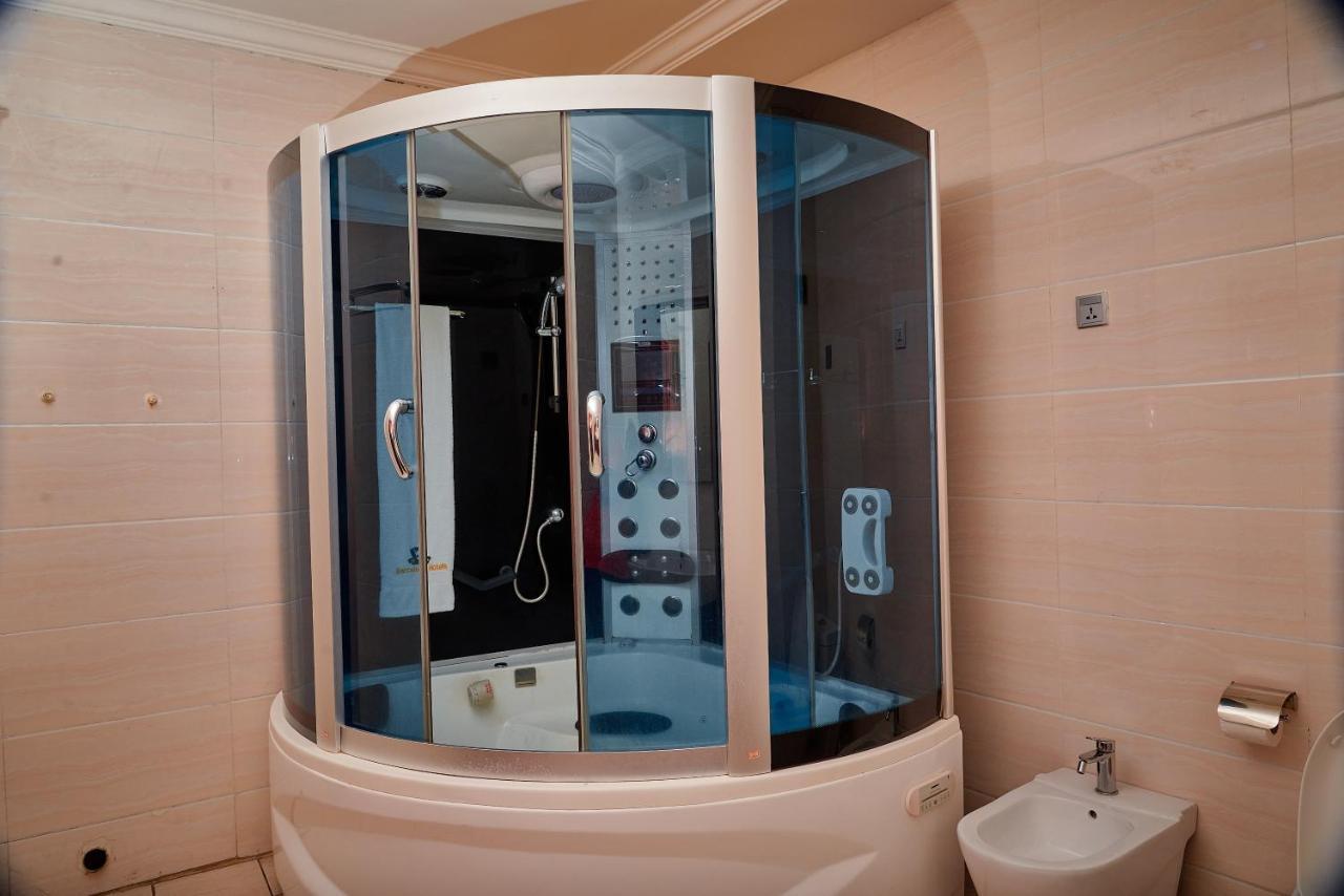 Barcelona Hotels, Abuja Mobushipe Екстериор снимка
