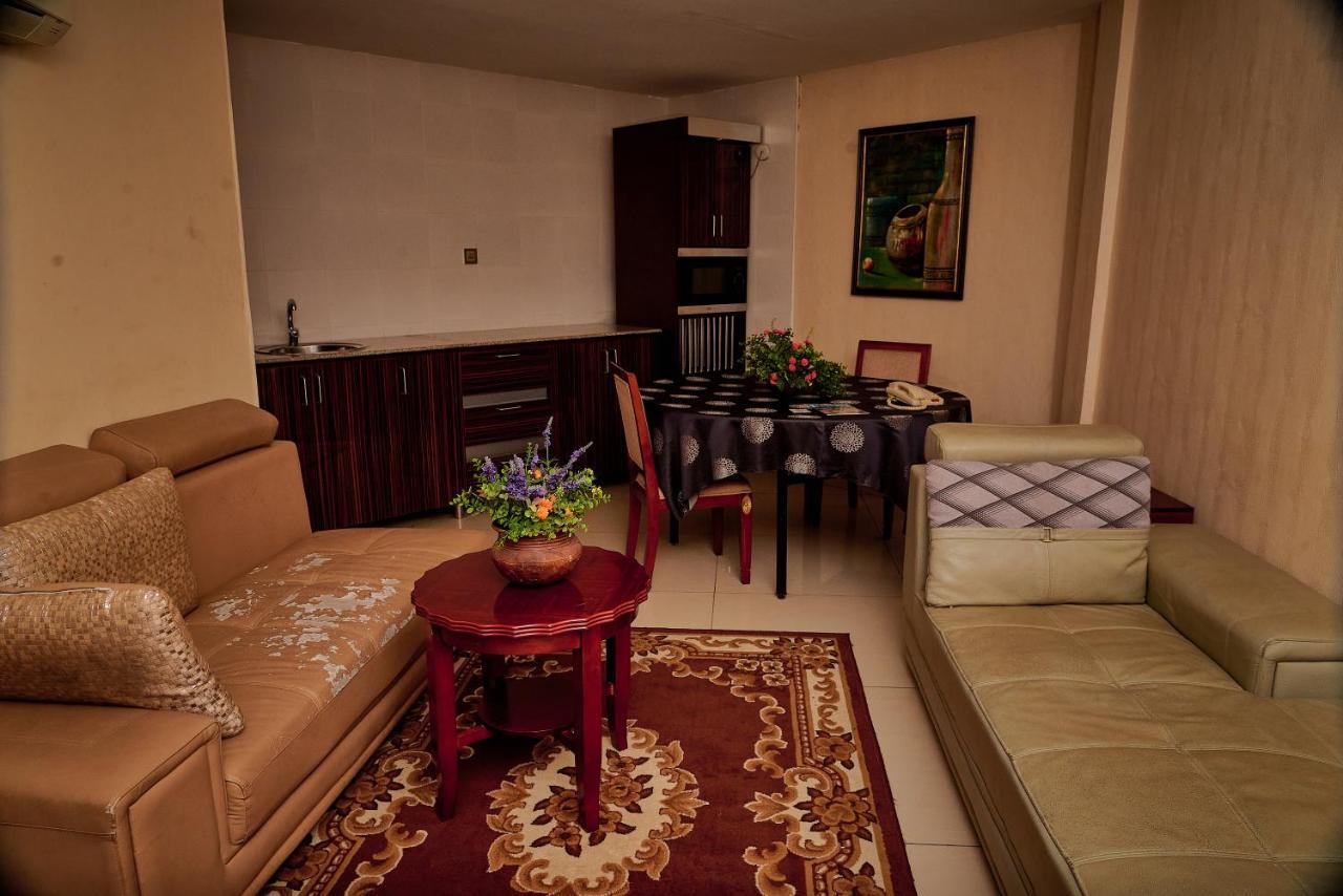 Barcelona Hotels, Abuja Mobushipe Екстериор снимка
