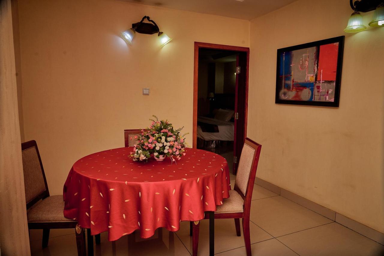 Barcelona Hotels, Abuja Mobushipe Екстериор снимка