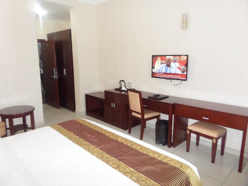 Barcelona Hotels, Abuja Mobushipe Екстериор снимка