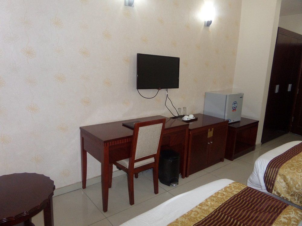 Barcelona Hotels, Abuja Mobushipe Екстериор снимка